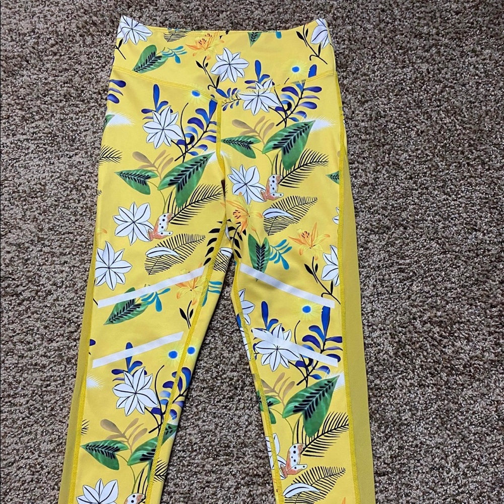 Yellow floral women’s leggings. Size 4/S. ZYIA active.